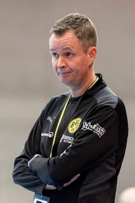Stuttgart, Deutschland 02. Januar 2022: HBF - 21 22 - SG BBM Bietigheim - Borussia Dortmund Trainer Andre Fuhr (Dortmund) Stuttgart Scharrena Baden-Württemberg Deutschland