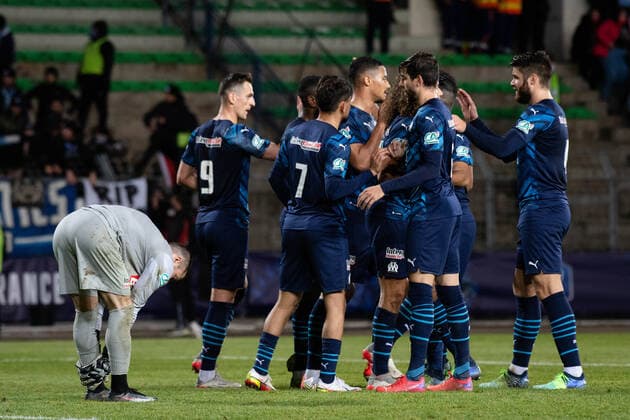 Joie des joueurs de l equipe Olympique Marseille apres le but de Under Cengiz ( 7 - Olympique Marseille ) - FOOTBALL : Chauvigny vs Marseille - Coupe de France - Limoges - 02 01 2022 FedericoPestellini Panoramic 