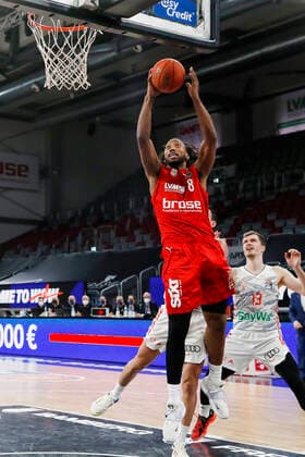 Akil Mitchell (Brose Bamberg, 08) Brose Bamberg - FC Bayern München Muenchen - easyCredit-BBL - Basketball Bundesliga Saison 2021 22 Spieltag 15, 02.01.2022 Bamberg, Brose Arena Copyright: DanielxLöb