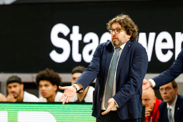 Headcoach Cheftrainer Andrea Trinchieri (Bayern München) Brose Bamberg - FC Bayern München Muenchen - easyCredit-BBL - Basketball Bundesliga Saison 2021 22 Spieltag 15, 02.01.2022 Bamberg, Brose Arena Copyright: DanielxLöb