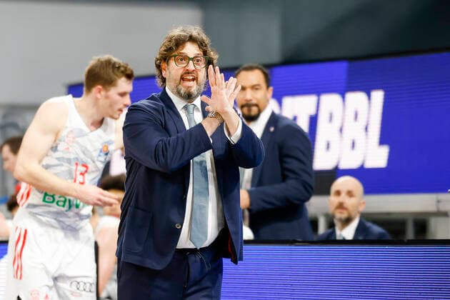 Headcoach Cheftrainer Andrea Trinchieri (Bayern München) Brose Bamberg - FC Bayern München Muenchen - easyCredit-BBL - Basketball Bundesliga Saison 2021 22 Spieltag 15, 02.01.2022 Bamberg, Brose Arena Copyright: DanielxLöb