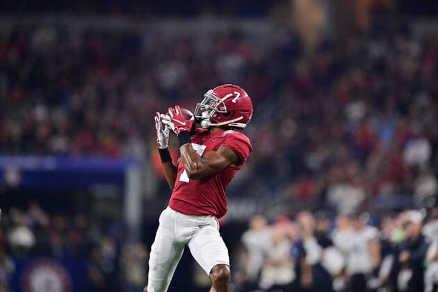 Alabama Crimson Tide wide receiver Ja Corey Brooks catches a pass for a touchdown during a game between the Cincinnati Bearcats and Alabama Crimson Tide of the 2021 College Football Playoff Semifinal at the 86th Goodyear Cotton Bowl Classic game at AT&T Stadium in Arlington, Texas, December 31st, 2021.. CSM Arlington USA - ZUMAcf3_ 20211231_zaf_cf3_279 Copyright: xMannyxFloresx