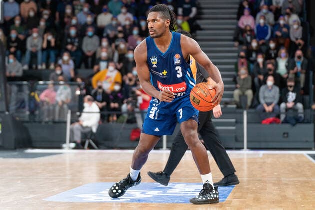 Jaleen Smith (ALBA Berlin 3) Hamburg Towers vs. ALBA Berlin, Basketball, Bundesliga, Hauptrunde, Spieltag 15, Saison 2021 2022, 02.01.2022 Marcel von Fehrn Hamburg Towers vs. ALBA Berlin, Basketball, Bundesliga, Hauptrunde, Spieltag 15, Saison 2021 2022, 02.01.2022 Hamburg Copyright: xEibnerxPressefoto MarcelxvonxFehrnx EP_MFN