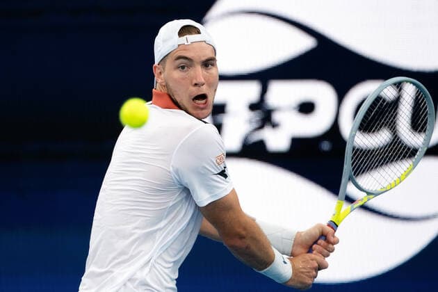 Sport Bilder des Tages SYDNEY, AUSTRALIA - JANUARY 04: Jan-Lennard Struff of Germany plays a backhand during the ATP, Tennis Herren Cup Tennis match between Jan-Lennard Struff of Germany and John Isner of USA at Ken Rosewall Arena on January 04, 2022 in Sydney, Australia. (Photo by Steven Markham Icon Sportswire) TENNIS: JAN 04 ATP Cup Sydney Icon2201040016