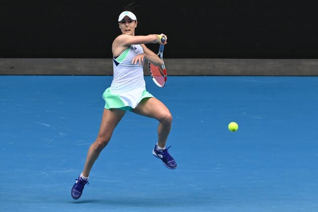 TENNIS MELBOURNE SUMMER SET, Alize Cornet of France during their match against Naomi Osaka of Japan on Day 2 of the Melbourne Summer Set tennis tournament at Melbourne Park in Melbourne, Tuesday, January 4, 2022. ( NO ARCHIVING, EDITORIAL USE ONLY, NO USE IN BOOKS WITHOUT CONSENT MELBOURNE VIC AUSTRALIA  Copyright: xJOELxCARRETTx 20220104001610700770