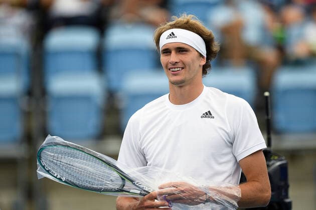 SYDNEY, AUSTRALIA - JANUARY 04: Alexander Zverev of Germany walks to the net during the ATP, Tennis Herren Cup Tennis match between Alexander Zverev of Germany and Taylor Fritz of USA at Ken Rosewall Arena on January 04, 2022 in Sydney, Australia. (Photo by Steven Markham Icon Sportswire) TENNIS: JAN 04 ATP Cup Sydney Icon2201040073