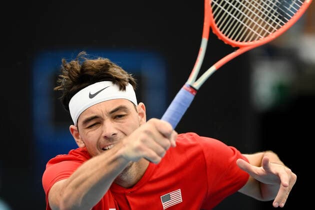 SYDNEY, AUSTRALIA - JANUARY 04: Taylor Fritz of USA plays a forehand during the ATP, Tennis Herren Cup Tennis match between Alexander Zverev of Germany and Taylor Fritz of USA at Ken Rosewall Arena on January 04, 2022 in Sydney, Australia. (Photo by Steven Markham Icon Sportswire) TENNIS: JAN 04 ATP Cup Sydney Icon2201040098