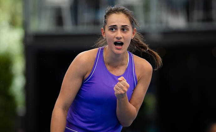January 4, 2022, ADELAIDE, AUSTRALIA: Anastasia Gasanova of Russia in action during the first round of the 2022 Adelaide International WTA, Tennis Damen 500 tennis tournament against Elina Svitolina of Ukraine ADELAIDE AUSTRALIA - ZUMAa181 20220104_zaa_a181_076 Copyright: xRobxPrangex
