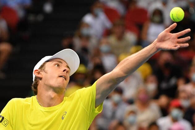 TENNIS ATP, Tennis Herren CUP, Australia?s Alex de Minaur serves during his match against Russia?s Daniil Medvedev on Day 4 of the ATP Cup tennis tournament at Judos Arena in Sydney, Tuesday, January 4, 2022. ( NO ARCHIVING, EDITORIAL USE ONLY, NO USE IN BOOKS WITHOUT CONSENT SYDNEY NSW AUSTRALIA  Copyright: xMICKxTSIKASx 20220104001610732945