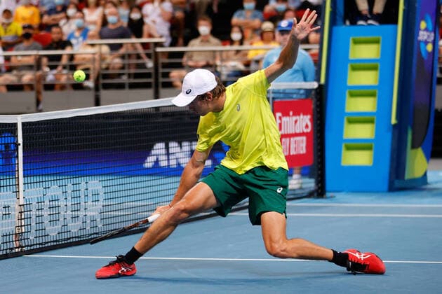 Sport Themen der Woche KW01 Alex De Minaur of Team Australia plays a shot against Daniil Medvedev of Team Russia during the ATP, Tennis Herren Cup at Qudos Bank Arena, Sydney Olympic Park Tennis Centre, Sydney, Australia on 4 January 2022. Copyright: xPeterxDovganx 30460312