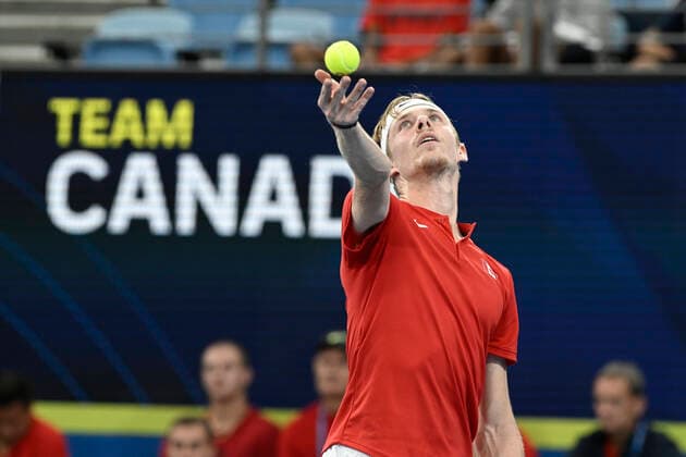 4th January 2022: Ken Rosewall Arena, Sydney Olympic Park, Sydney, Australia; ATP, Tennis Herren Cup tennis tournament, Day 4 Canada versus Great Britain; Denis Shapovalov of Team Canada tosses the ball before serving to Daniel Evans of Team Great Britain  ActionPlus12353146 NigelxOwen