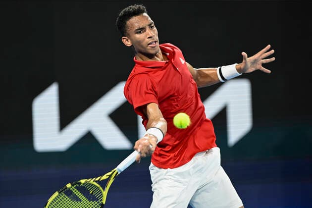 4th January 2022: Ken Rosewall Arena, Sydney Olympic Park, Sydney, Australia; ATP, Tennis Herren Cup tennis tournament, Day 4 Canada versus Great Britain; Felix Auger-Aliassime of Team Canada hits a forehand to Cameron Norrie of Team Great Britain  ActionPlus12353226 NigelxOwen