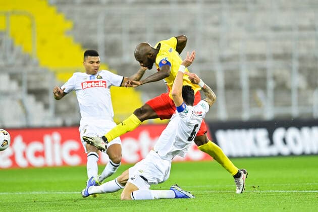 Seko Fofana (RC Lens) vs Jose Fonte (Losc) FOOTBALL : RC Lens vs LOSC - 1 16e coupe de France - 04 01 2022 JBAutissier Panoramic 