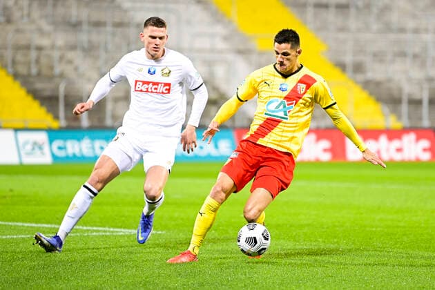 Florian Sotoca (RC Lens) vs Sven Botman (Losc) FOOTBALL : RC Lens vs LOSC - 1 16e coupe de France - 04 01 2022 JBAutissier Panoramic 