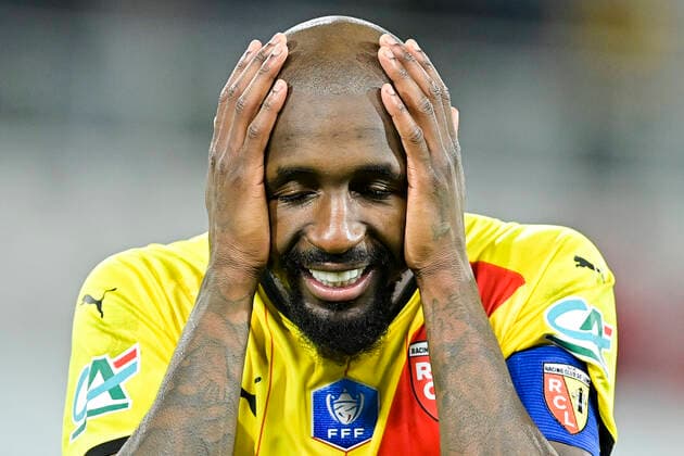 Joie des joueurs du RC Lens apres la seance de tirs aux buts Seko Fofana (RC Lens) FOOTBALL : RC Lens vs LOSC - 1 16e coupe de France - 04 01 2022 JBAutissier Panoramic 