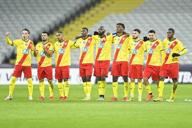joie des Joueurs Lensois pendant la seance de tirs aux buts FOOTBALL : RC Lens vs LOSC - 1 16e coupe de France - 04 01 2022 JBAutissier Panoramic 