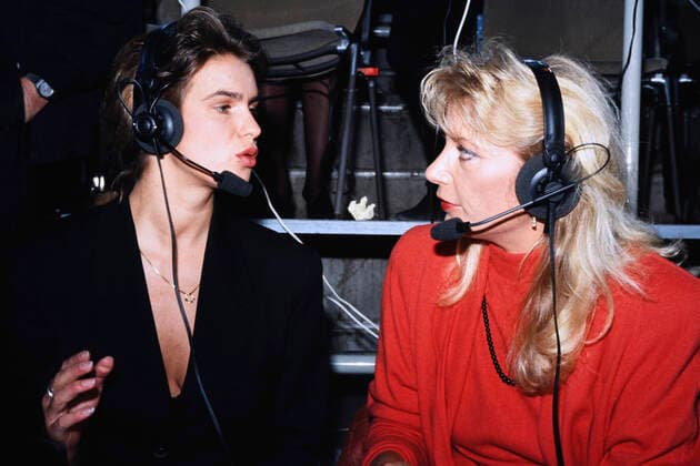 WITT Katarina Olympiasiegerin als TV Fernsehen Kommentatorin auf der Pressetribuehne mit ZDF Moderatorin GEHRKE Christa am 17. 02.1992 in Albertville Olympische Winterspiele in Albertville 1992 *** WITT Katarina Olympic champion as TV commentator on the press stage with ZDF presenter GEHRKE Christa on 17 02 1992 in Albertville Olympic Winter Games in Albertville 1992