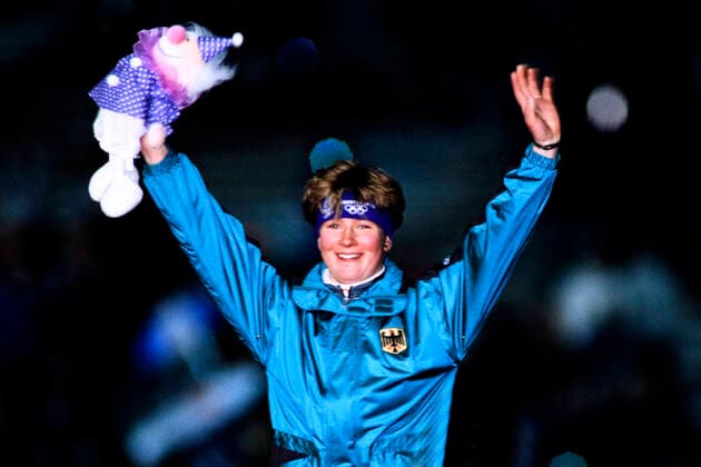 PECHSTEIN Claudia Team GER 3. Platz Finale 5000m der Frauen bei der Siegerehrung am 17. 02.1992 in Albertville Olympische Winterspiele in Albertville 1992 *** PECHSTEIN Claudia Team GER 3 place final 5000m women at the award ceremony on 17 02 1992 in Albertville Olympic Winter Games in Albertville 1992