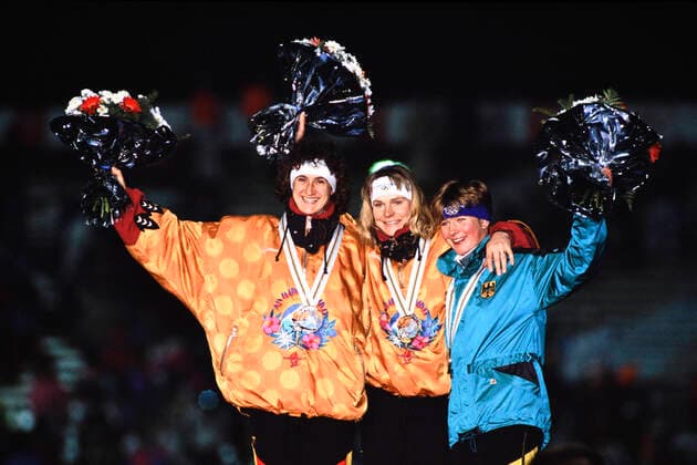 PECHSTEIN Claudia Team GER 3. Platz Finale 5000m der Frauen Siegerehrung mit Olympiasiegerin NIEMANN Gunda und WARNICKE Heike am 17. 02.1992 in Albertville Olympische Winterspiele in Albertville 1992 *** PECHSTEIN Claudia Team GER 3 Place Final 5000m of the Women Award Ceremony with Olympic Champion NIEMANN Gunda and WARNICKE Heike on 17 02 1992 in Albertville Olympic Winter Games in Albertville 1992