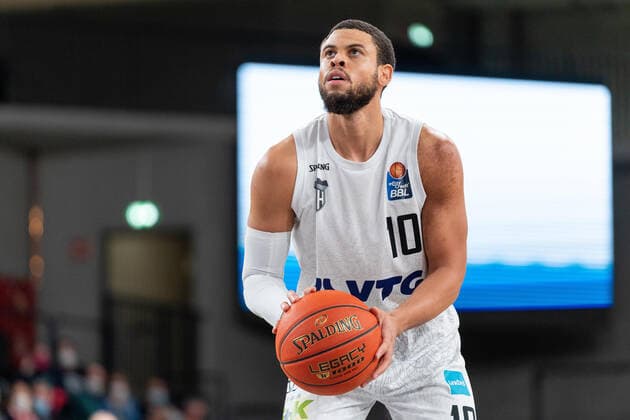 Ray McCallum (Hamburg Towers 10) bei Freiwurf Hamburg Towers vs. Brose Bamberg, Basketball, Bundesliga, Hauptrunde, Spieltag 12, Saison 2021 2022, 05.01.2022 Marcel von Fehrn Hamburg Towers vs. Brose Bamberg, Basketball, Bundesliga, Hauptrunde, Spieltag 12, Saison 2021 2022, 05.01.2022 Hamburg Copyright: xEibnerxPressefoto MarcelxvonxFehrnx EP_MFN