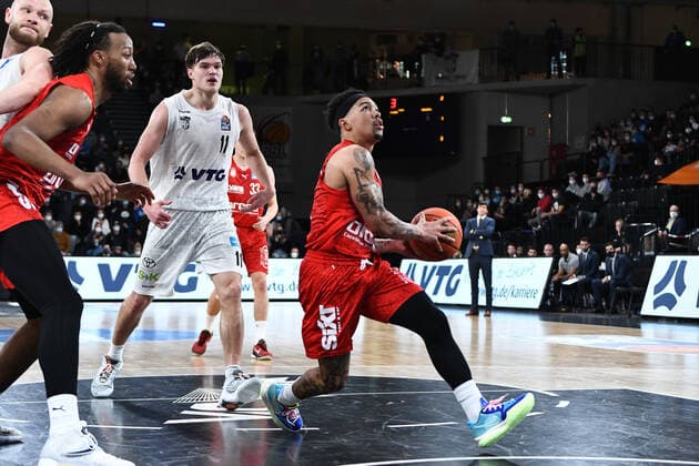 Basketball I Herren I Saison 2021-2022 I Bundesliga I 12. Spieltag I Hamburg Towers - brose bamberg I 05.01.2022 Justin Robinson (12, brose bamberg) Hamburg edel-optics.de Arena Hamburg Deutschland Copyright: xLobeca AndreasxHannigx
