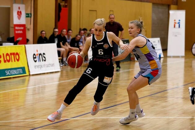 05.01.2022, Damen Basketball, DBBL Pokal, Viertelfinal, Saison 2021 2022, Damen, Chemcats Chemnitz - Rheinland Lions Birte Thimm, Rheinland Lions, Lilly Krüppers, ChemCats Chemnitz Chemnitz Sporthalle am Schlossteich Sachsen Germany