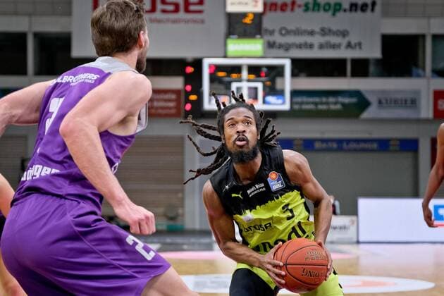 Sport Themen der Woche KW01 Sport Bilder des Tages medi bayreuth - BG Goettingen , Basketball, Bundesliga, BBL, Spieltag 2, Spielzeit 2021 2022, 05.01.2022, medi bayreuth - BG Goettingen , Basketball, Bundesliga, BBL, Spieltag 2, Spielzeit 2021 2022, 05.01.2022, Foto: EIBNER Thorsten Ochs Bayreuth Copyright: xEibner-Pressefoto ThorstenxOchsx EP_TOS