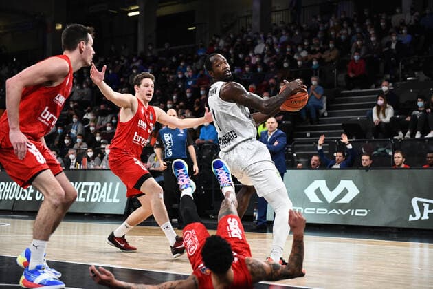 Basketball I Herren I Saison 2021-2022 I Bundesliga I 12. Spieltag I Hamburg Towers - brose bamberg I 05.01.2022 Zachary Brown ( 1, Small Forward, Hamburg Towers) Hamburg edel-optics.de Arena Hamburg Deutschland Copyright: xLobeca AndreasxHannigx