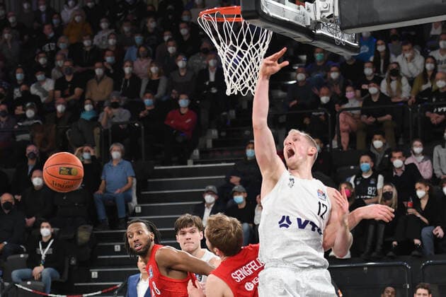 Basketball I Herren I Saison 2021-2022 I Bundesliga I 12. Spieltag I Hamburg Towers - brose bamberg I 05.01.2022 Seth Hinrichs ( 12, Power Forward, Hamburg Towers) Hamburg edel-optics.de Arena Hamburg Deutschland Copyright: xLobeca AndreasxHannigx