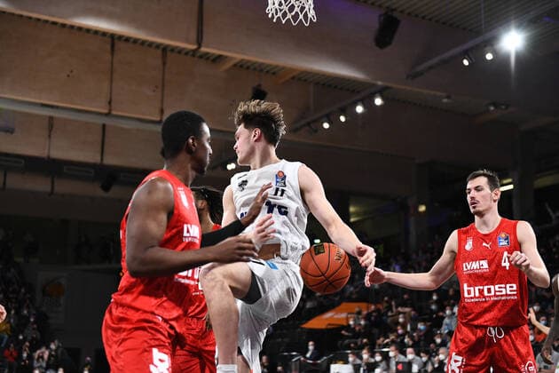 Basketball I Herren I Saison 2021-2022 I Bundesliga I 12. Spieltag I Hamburg Towers - brose bamberg I 05.01.2022 Maik Kotsar ( 11, Center, Hamburg Towers) Hamburg edel-optics.de Arena Hamburg Deutschland Copyright: xLobeca AndreasxHannigx