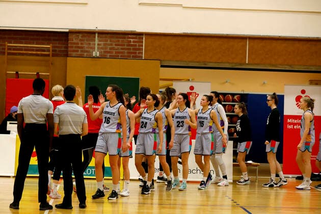 05.01.2022, Damen Basketball, DBBL Pokal, Viertelfinal, Saison 2021 2022, Damen, Chemcats Chemnitz - Rheinland Lions Spielschluß Chemnitz Sporthalle am Schlossteich Sachsen Germany