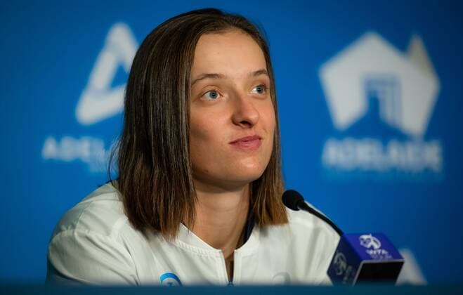 Mandatory Credit: Photo by Rob Prange Shutterstock (12683873bo) Iga Swiatek of Poland talks to the media after the second round of the 2022 Adelaide International WTA, Tennis Damen 500 tennis tournament Adelaide International, Tennis, Memorial Drive Tennis Centre, Adelaide, Australia - 06 Jan 2022 Adelaide International, Tennis, Memorial Drive Tennis Centre, Adelaide, Australia - 06 Jan 2022  Copyright: xRobxPrange Shutterstockx 12683873bo