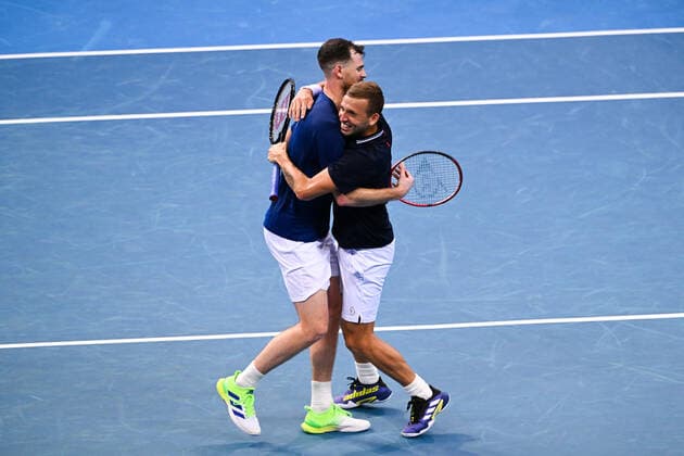 Mandatory Credit: Photo by James Gourley Shutterstock (12709936cj) Dan Evans and Jamie Murray of Team Great Britain celebrates victory after winning their doubles ATP, Tennis Herren Cup Group Match against Team USA ATP Cup, Tennis, Qudos Bank Arena, Sydney, Australia - 06 Jan 2022 ATP Cup, Tennis, Qudos Bank Arena, Sydney, Australia - 06 Jan 2022  Copyright: xJamesxGourley Shutterstockx 12709936cj