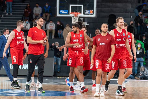 Brose Bamberg nach Sieg Hamburg Towers vs. Brose Bamberg, Basketball, Bundesliga, Hauptrunde, Spieltag 12, Saison 2021 2022, 05.01.2022 Marcel von Fehrn Hamburg Towers vs. Brose Bamberg, Basketball, Bundesliga, Hauptrunde, Spieltag 12, Saison 2021 2022, 05.01.2022 Hamburg Copyright: xEibnerxPressefoto MarcelxvonxFehrnx EP_MFN