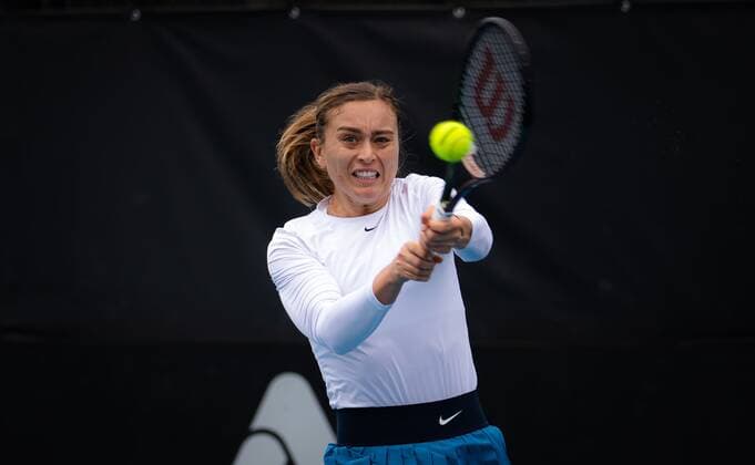 Mandatory Credit: Photo by Rob Prange Shutterstock (12683873dp) Paula Badosa of Spain playing doubles at the 2022 Adelaide International WTA, Tennis Damen 500 tennis tournament Adelaide International, Tennis, Memorial Drive Tennis Centre, Adelaide, Australia - 06 Jan 2022 Adelaide International, Tennis, Memorial Drive Tennis Centre, Adelaide, Australia - 06 Jan 2022  Copyright: xRobxPrange Shutterstockx 12683873dp
