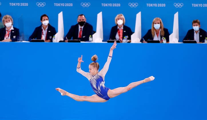 (220106) -- BEIJING, Jan. 6, 2022 -- Viktoria Listunova of ROC competes in the floor exercise of the artistic gymnastics women s team final at the Tokyo 2020 Olympic Games, Olympische Spiele, Olympia, OS in Tokyo, Japan, July 27, 2021. ) (SP)XINHUA-PICTURES OF THE YEAR 2021 WangxLili 