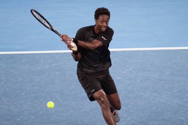 ADELAIDE, AUSTRALIA - JANUARY 06: Gael Monfils of France hits a backhand during the ATP, Tennis Herren singles match between Gael Monfils of France and Juan Manuel Cerundolo of Argentina on day four of the Adelaide International tennis tournament at Memorial Drive on January 06, 2022 in Adelaide, Australia. (Photo by Peter Mundy Speed Media Icon Sportswire) TENNIS: JAN 06 Adelaide International Icon220106205
