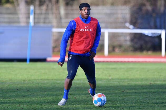 Fußball 1. Bundesliga Training VfL Bochum am 06.01.2022 auf dem Leichtathletikplatz am Vonovia Ruhrstadion in Bochum Armel Bella-Kotchap ( Bochum )