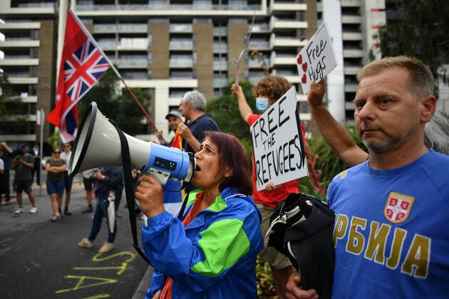 TENNIS NOVAK DJOKOVIC VISA, Supporters outside the Park hotel quarantine facility where it is believed Serbian tennis player Novak Djokovic is being detained in Melbourne, Friday, January 7, 2022. World No.1 tennis star Novak Djokovic is fighting his visa cancellation and pending deportation in a Federal Court challenge. ( NO ARCHIVING, EDITORIAL USE ONLY, NO USE IN BOOKS WITHOUT CONSENT MELBOURNE VIC AUSTRALIA  Copyright: xJOELxCARRETTx 20220107001611396905
