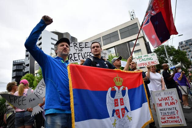 TENNIS NOVAK DJOKOVIC VISA, Supporters outside the Park hotel quarantine facility where it is believed Serbian tennis player Novak Djokovic is being detained in Melbourne, Friday, January 7, 2022. World No.1 tennis star Novak Djokovic is fighting his visa cancellation and pending deportation in a Federal Court challenge. ( NO ARCHIVING, EDITORIAL USE ONLY, NO USE IN BOOKS WITHOUT CONSENT MELBOURNE VIC AUSTRALIA  Copyright: xJOELxCARRETTx 20220107001611396928