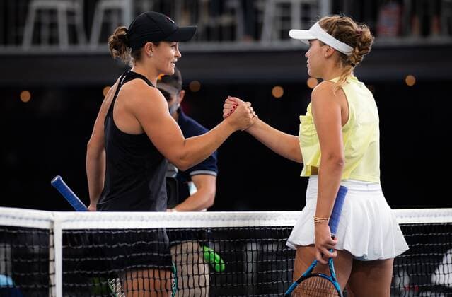 Mandatory Credit: Photo by Rob Prange Shutterstock (12683874bn) Ashleigh Barty of Australia & Sofia Kenin of the United States in action during the quarterfinal at the 2022 Adelaide International WTA, Tennis Damen 500 tennis tournament Adelaide International, Tennis, Memorial Drive Tennis Centre, Adelaide, Australia - 07 Jan 2022 Adelaide International, Tennis, Memorial Drive Tennis Centre, Adelaide, Australia - 07 Jan 2022  Copyright: xRobxPrange Shutterstockx 12683874bn
