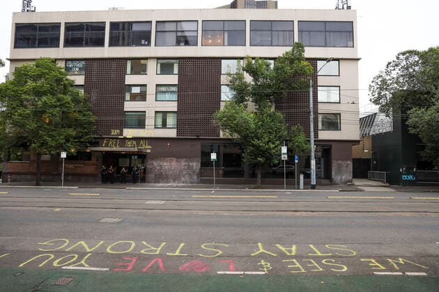 Park Hotel ist das Quarantäne-Hotel für Einwanderer, Asylanten und Ausreisepflichtige in Melbourne, Victoria, Australien. travel - - - - Melbourne - Victoria - Australia - 7 January 2022. Â Copyright: xJuergenxHasenkopfx