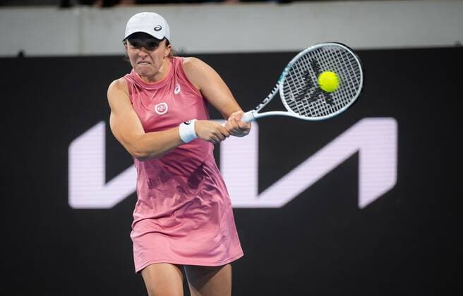 Mandatory Credit: Photo by Rob Prange Shutterstock (12683874ed) Iga Swiatek of Poland in action during the quarter-final at the 2022 Adelaide International WTA, Tennis Damen 500 tennis tournament Adelaide International, Tennis, Memorial Drive Tennis Centre, Adelaide, Australia - 07 Jan 2022 Adelaide International, Tennis, Memorial Drive Tennis Centre, Adelaide, Australia - 07 Jan 2022  Copyright: xRobxPrange Shutterstockx 12683874ed