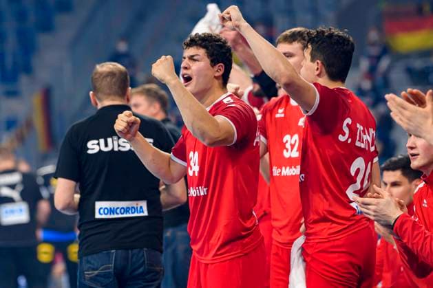 Mannheim, Deutschland 07. Januar 2022: DHB Herren Testspiel, EHF EM 2022, Deutschland vs. Schweiz Gian Attenhofer (Schweiz) Jubel Freude Emotion Mannheim SAP Baden-Württemberg Deutschland *** Mannheim, Germany 07 January 2022 DHB men test match, EHF EM 2022, Germany vs Switzerland Gian Attenhofer Switzerland jubilation joy emotion Mannheim SAP Baden Württemberg Germany