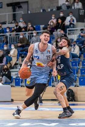 Sport Bilder des Tages Bogdan Radosavljevic (HAKRO Merlins Crailsheim, 15) im Zweikampf mit Jordan Geist (MLP Academics Heidelberg, 15), MLP Academics Heidelberg vs. HAKRO Merlins Crailsheim, Basketball, easyCredit Bundesliga, 16.Spieltag, Saison 2021 2022, 07.01.2022, MLP Academics Heidelberg vs. HAKRO Merlins Crailsheim, Basketball, easyCredit Bundesliga, 16.Spieltag, Saison 2021 2022, 07.01.2022, Heidelberg Copyright: xEibner-Pressefotox EP_EER