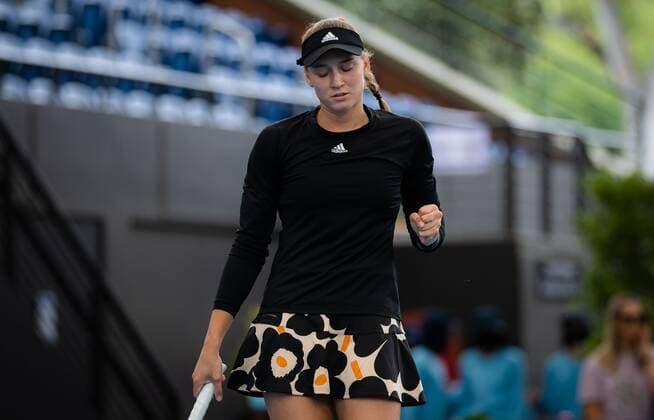 Mandatory Credit: Photo by Rob Prange Shutterstock (12683875w) Elena Rybakina of Kazakhstan in action during the semi-final at the 2022 Adelaide International WTA, Tennis Damen 500 tennis tournament Adelaide International, Tennis, Memorial Drive Tennis Centre, Adelaide, Australia - 08 Jan 2022 Adelaide International, Tennis, Memorial Drive Tennis Centre, Adelaide, Australia - 08 Jan 2022  Copyright: xRobxPrange Shutterstockx 12683875w