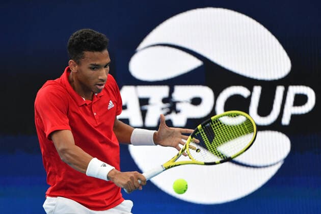 TENNIS ATP, Tennis Herren CUP, Canada?s Felix Auger-Aliassime plays a shot during his semi-finals match against Russia?s Daniil Medvedev on Day 8 of the ATP Cup tennis tournament at Qudos Bank Arena in Sydney, Saturday, January 8, 2022. ( NO ARCHIVING, EDITORIAL USE ONLY, NO USE IN BOOKS WITHOUT CONSENT SYDNEY NSW AUSTRALIA  Copyright: xMICKxTSIKASx 20220108001611713472