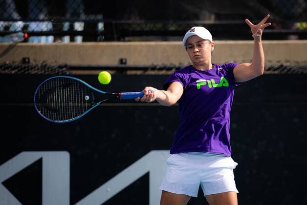 Mandatory Credit: Photo by Rob Prange Shutterstock (12683875am) Ashleigh Barty of Australia during practice at the 2022 Adelaide International WTA, Tennis Damen 500 tennis tournament Adelaide International, Tennis, Memorial Drive Tennis Centre, Adelaide, Australia - 08 Jan 2022 Adelaide International, Tennis, Memorial Drive Tennis Centre, Adelaide, Australia - 08 Jan 2022  Copyright: xRobxPrange Shutterstockx 12683875am