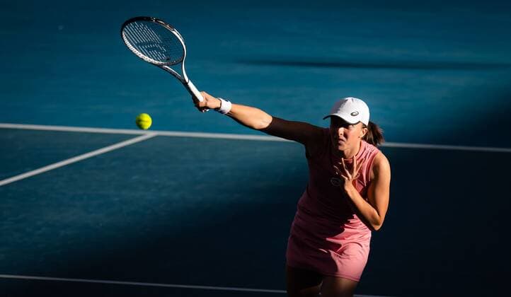 Mandatory Credit: Photo by Rob Prange Shutterstock (12683875bw) Iga Swiatek of Poland in action during the semi-final of the 2022 Adelaide International WTA, Tennis Damen 500 tennis tournament Adelaide International, Tennis, Memorial Drive Tennis Centre, Adelaide, Australia - 08 Jan 2022 Adelaide International, Tennis, Memorial Drive Tennis Centre, Adelaide, Australia - 08 Jan 2022  Copyright: xRobxPrange Shutterstockx 12683875bw