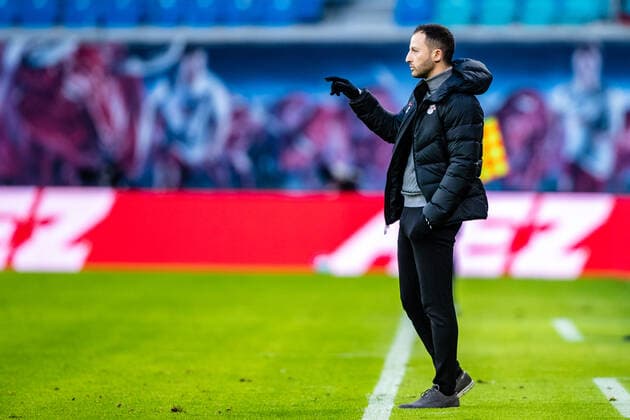 FB-1BL RB Leipzig - FSV Mainz 05 Trainer Domenico Tedesco (RB Leipzig) waehrend der Saison 2021-2022 (18. Spieltag) in der 1. Bundesliga (Herren) zwischen RB Leipzig und FSV Mainz 05 in der Red Bull Arena am 08. January 2022 in Leipzig, Sachsen, Deutschland (DFL AND DFB REGULATIONS PROHIBIT ANY USE OF PHOTOGRAPHS as IMAGE SEQUENCES and or QUASI-VIDEO)